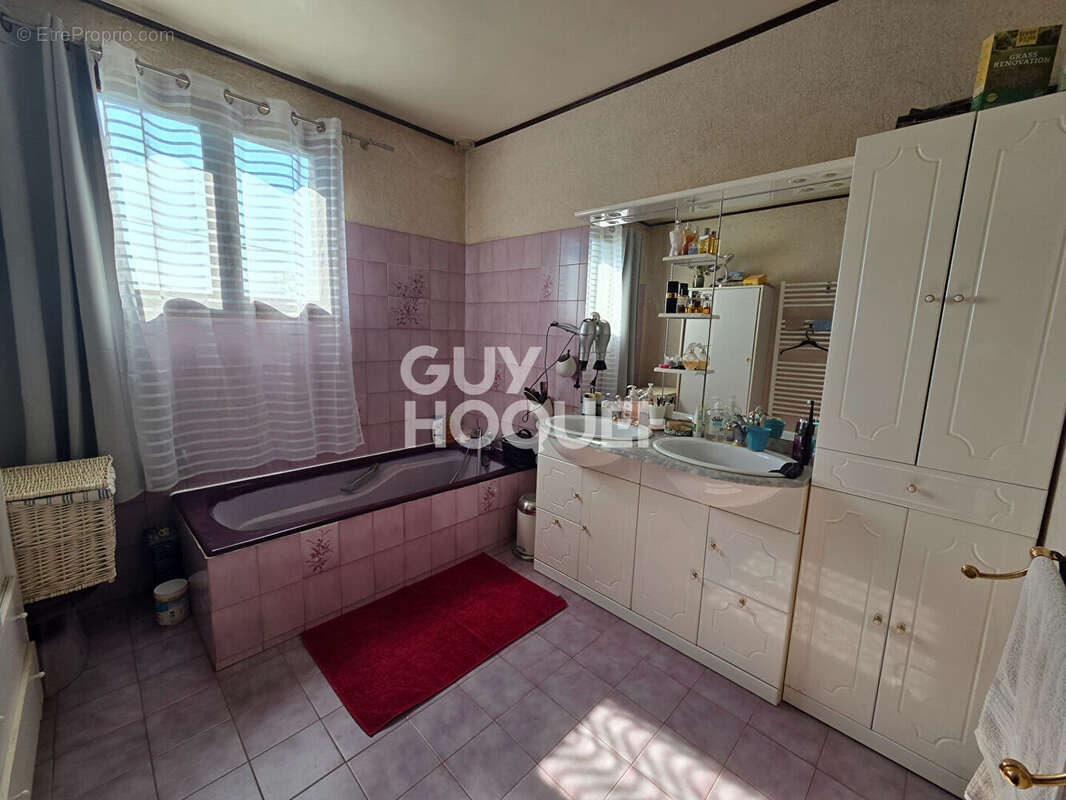 À vendre : Maison spacieuse à Bardouville - 5 chambres et jardin ! - photo 9