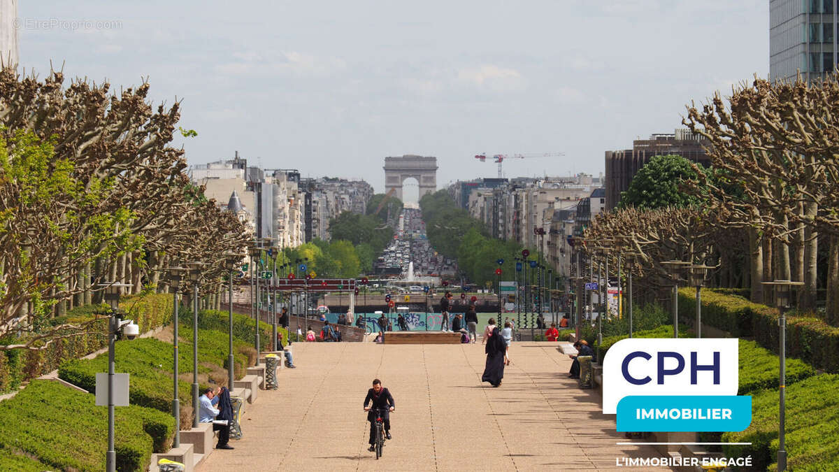 Appartement à COURBEVOIE