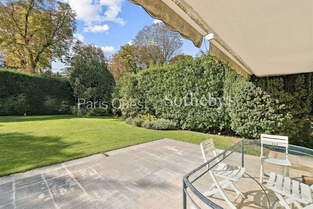 Appartement à NEUILLY-SUR-SEINE