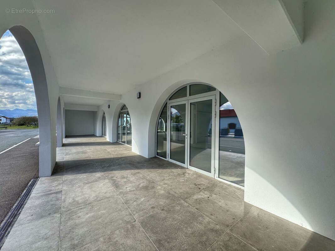 Commerce à SAINT-JEAN-PIED-DE-PORT