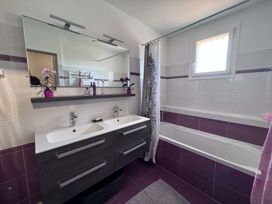 Maison à SAINT-ROMAIN-DE-JALIONAS