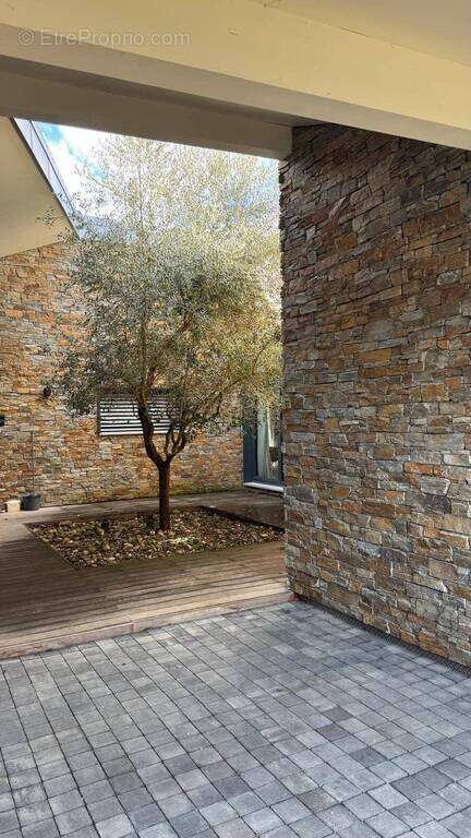 Maison à SAINT-GENIS-POUILLY