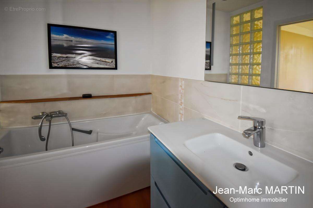 Villeneuve-d’Ascq – Appartement 107 m² avec rez-de-jardin privatif fermé et sécurisé – Résidence de standing – Chaîne des Lacs à - photo 17