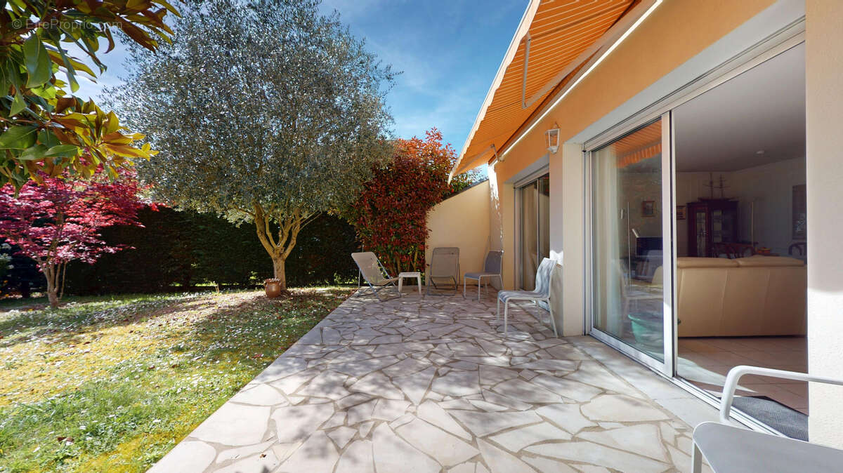 Maison à SAINTE-GENEVIEVE-DES-BOIS