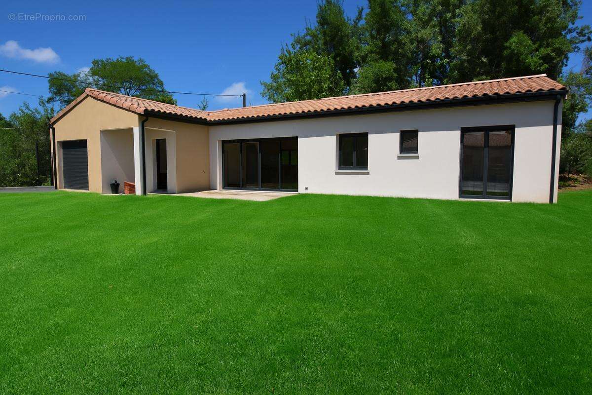 Maison à RUOMS