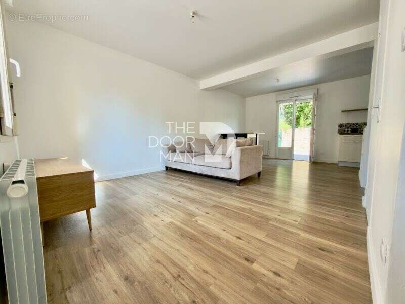 Maison 53000 - photo 2