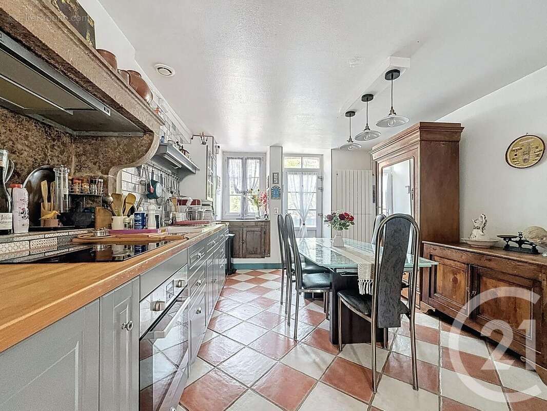 Maison à BELLENOT-SOUS-POUILLY