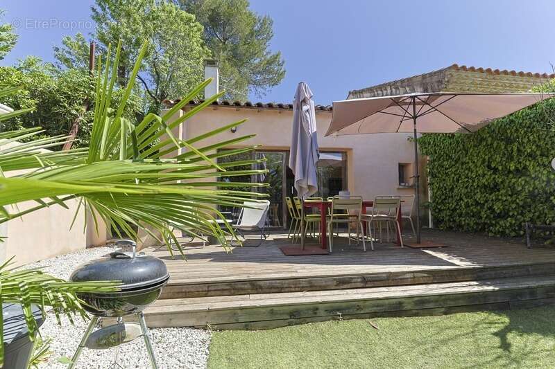 Magnifique PROPRIETE : Maison De Maître Et  Deux Dépendances (  17 Pièces / 400 M² )  Située à VERARGUES (34) DEDIEE A UN PROJET - photo 26
