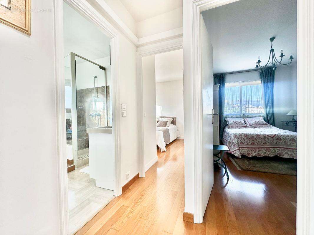 Appartement à SAINT-LAURENT-DU-VAR