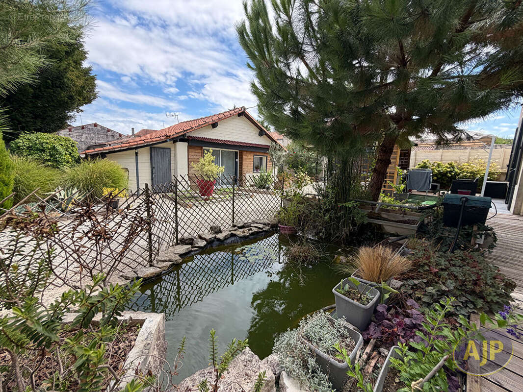 Maison de caractère avec piscine au centre de Pons - photo 11