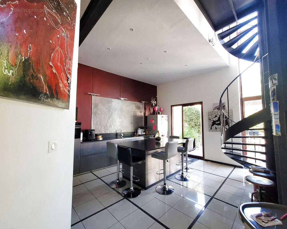 A vendre maison de caractère avec Piscine Chauffée au Centre du Village - photo 13