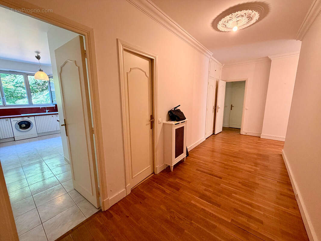 Appartement familial / LE MESNIL LE ROI - 5 pièce(s) - 122 m2 - photo 5