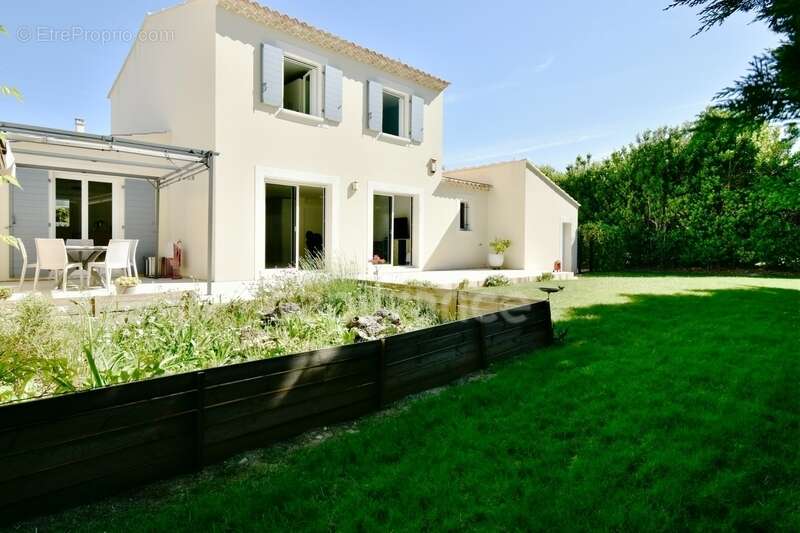 Maison à FONTVIEILLE