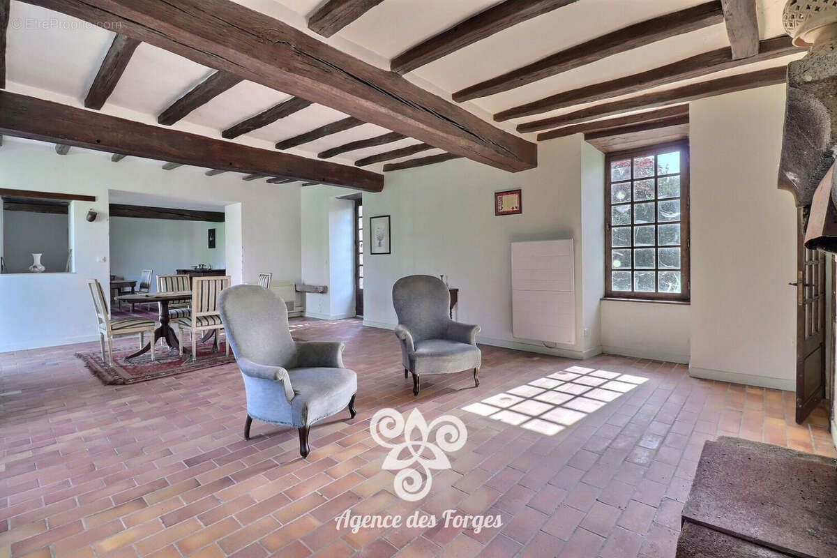 Maison à SAINT-MACAIRE-EN-MAUGES