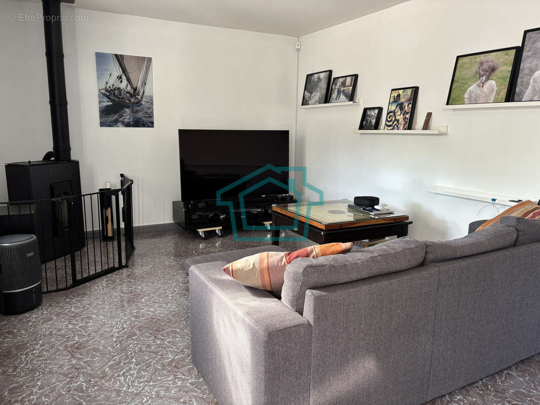 RARE SUR LE SECTEUR - Maison de plain-pied - 4 chambres sur 1 000 m2 de terrain - Entre Thoiry et Septeuil - photo 4