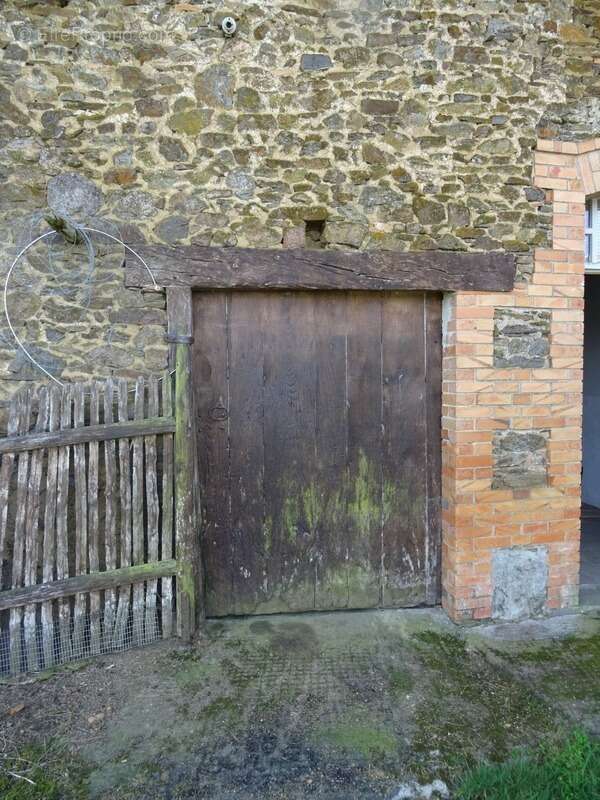 Maison à CHERVES-CHATELARS