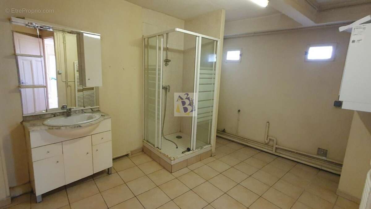 Angiulême, maison T3, à raffraichir - photo 7