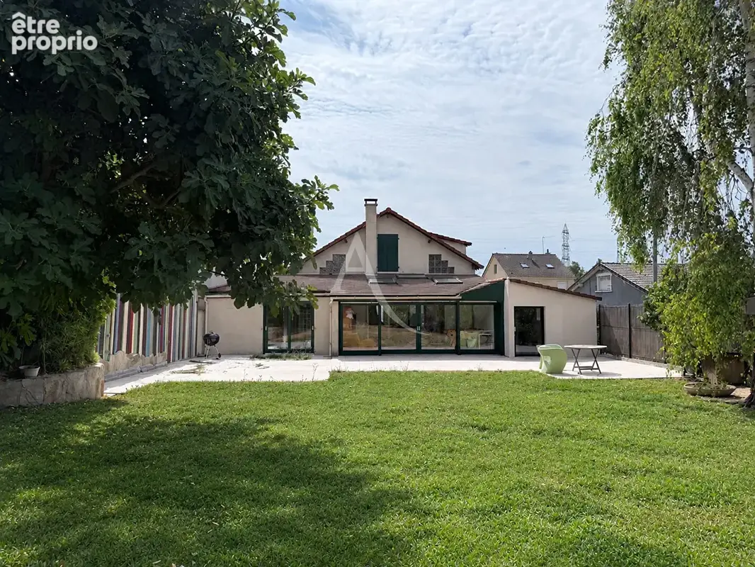 À vendre - Chelles : maison de caractère où l'ancien rencontre le contemporain - photo 2