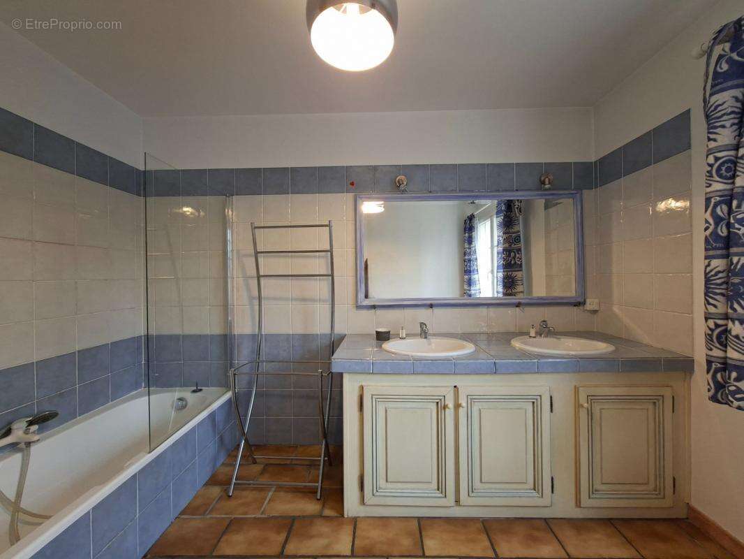 A vendre: Maison familiale 220m² avec dépendance – Aiglun (04) - photo 10