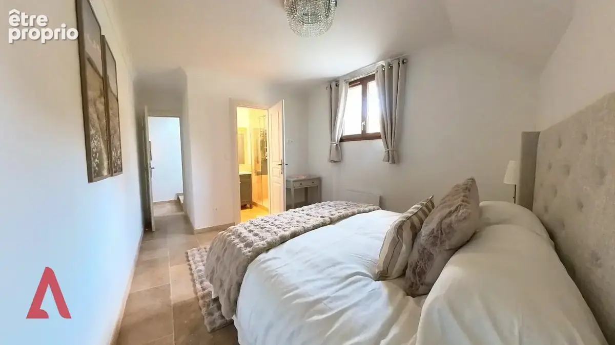 Exceptionnelle grange rénovée de trois chambres avec piscine privée - photo 5