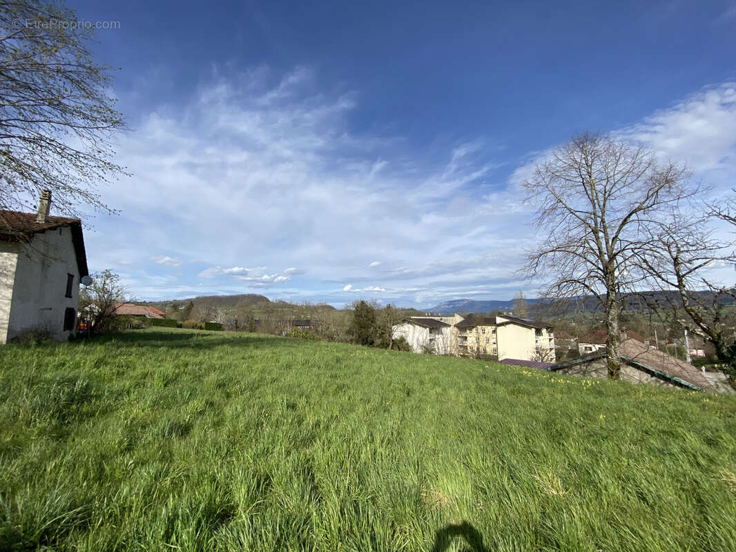 Terrain à SAINT-GEOIRE-EN-VALDAINE