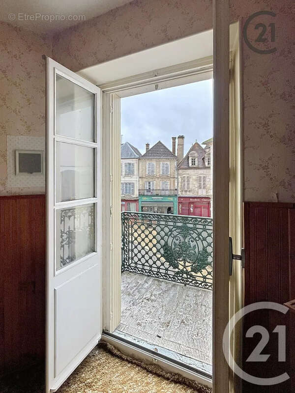 Maison à SAINT-BRIS-LE-VINEUX