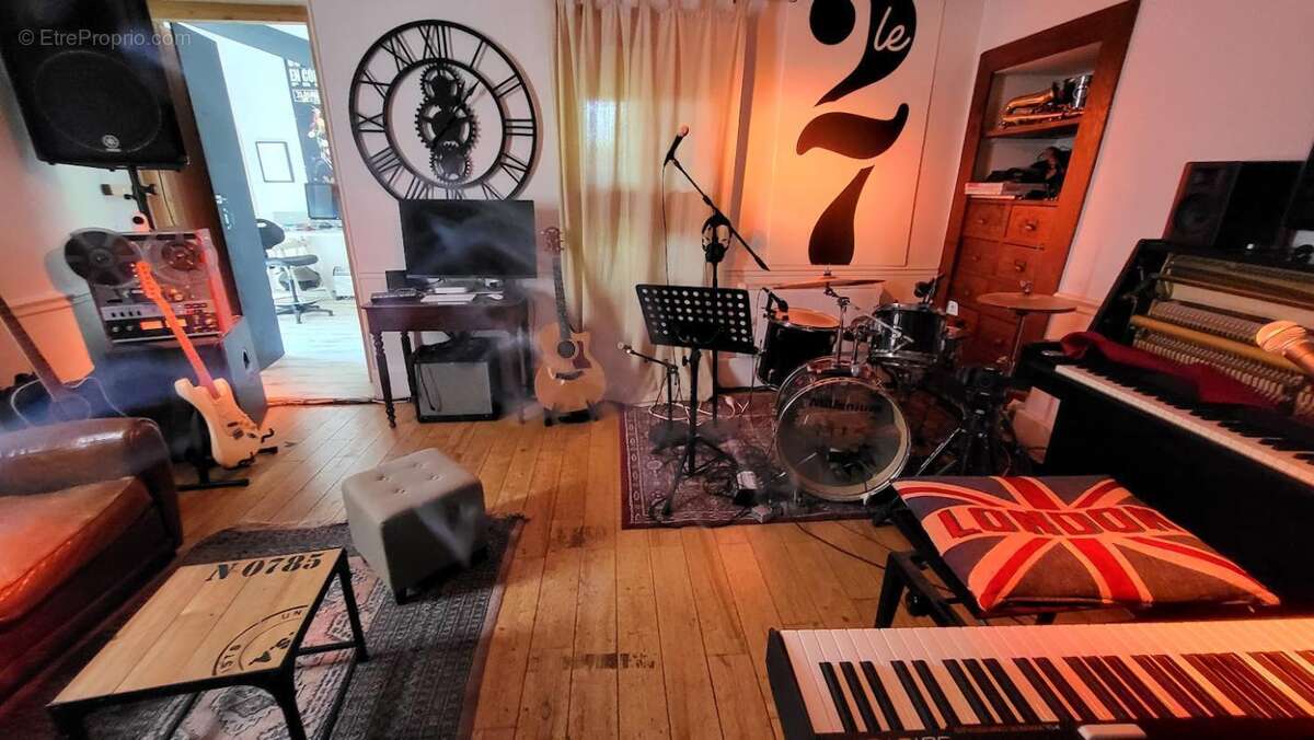 Maison à EGUZON-CHANTOME