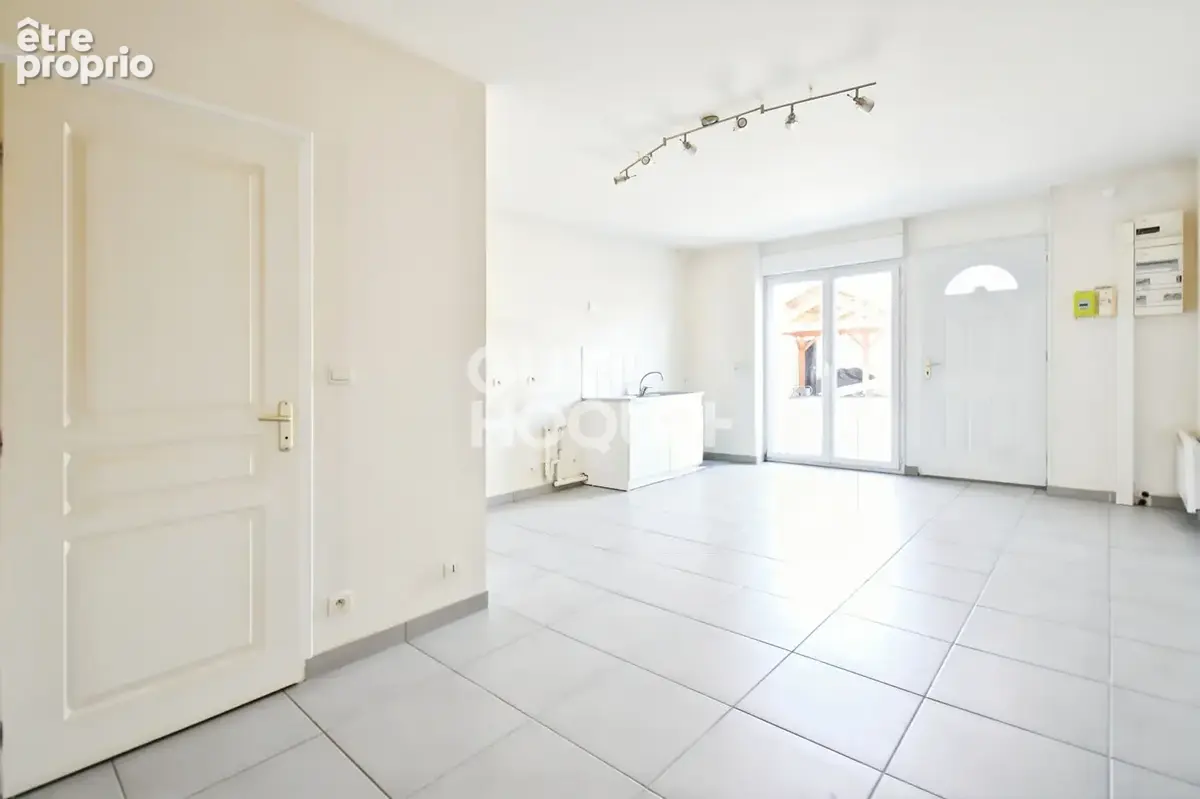 À VENDRE -Studio 27 m² avec parking - Tournan-en-Brie - photo 1