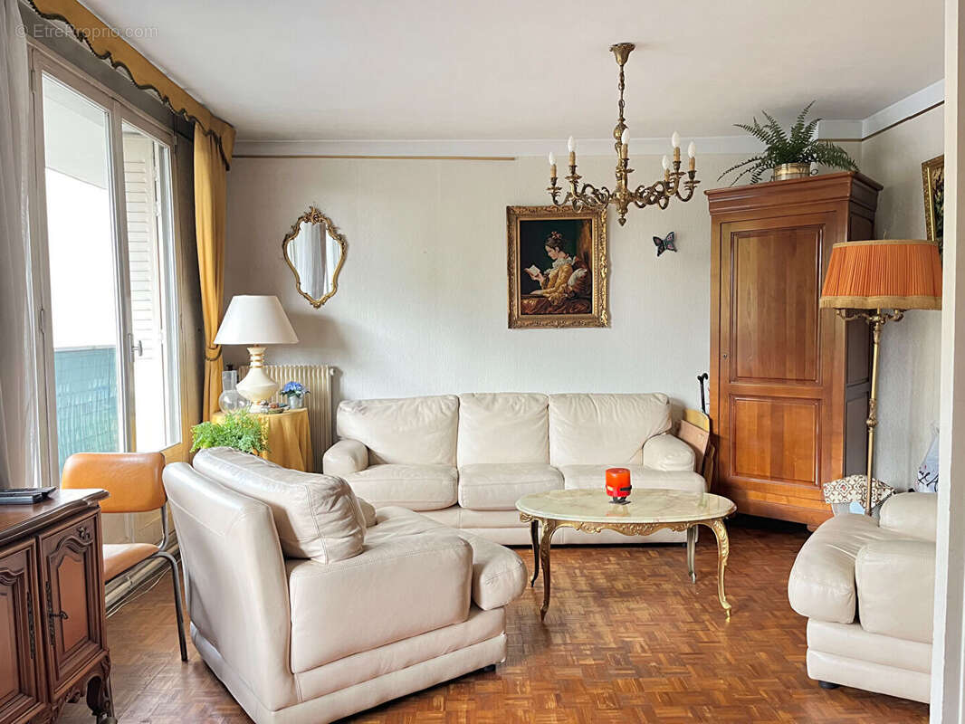 Gratte-Ciel T5 de 94 m2 avec balcon - photo 12