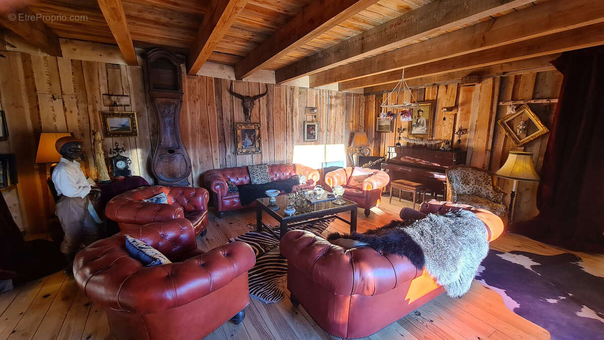 Maison à GREOLIERES