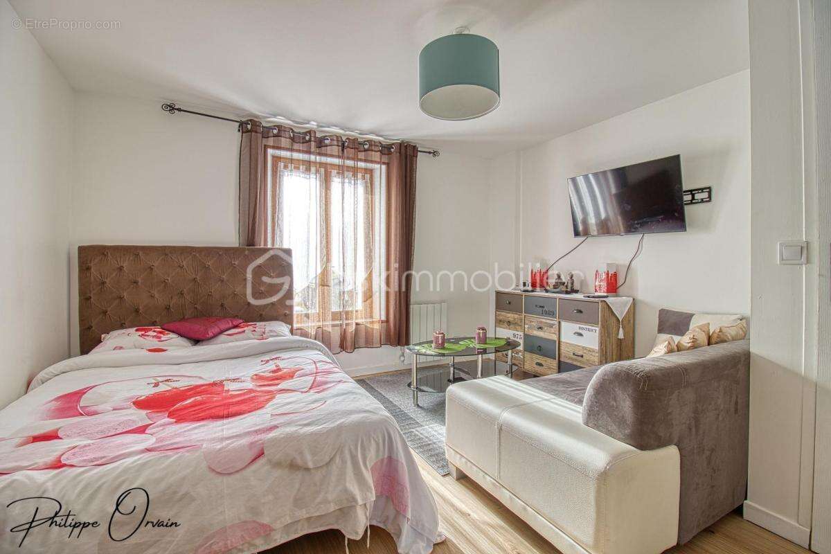 Commerce à VARREDDES