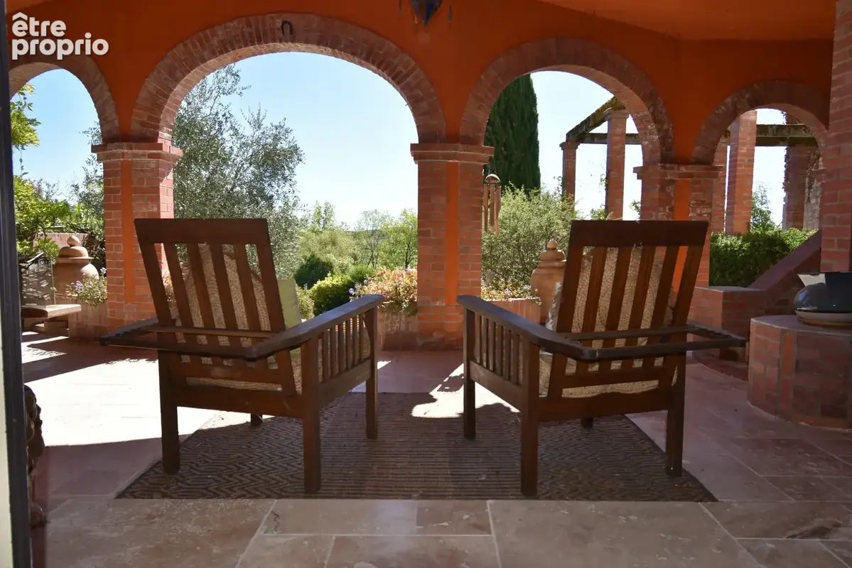 Maison de maître atypique avec maison secondaire, piscine et jardin. - photo 22