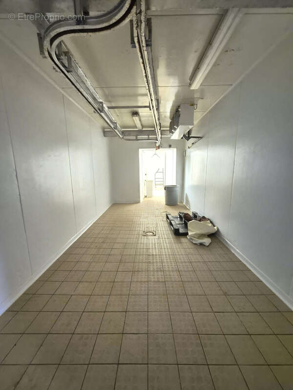 Bâtiment industriel à vendre   Alès • ±660 m2 sur terrain clos 1 389 m2 - photo 12