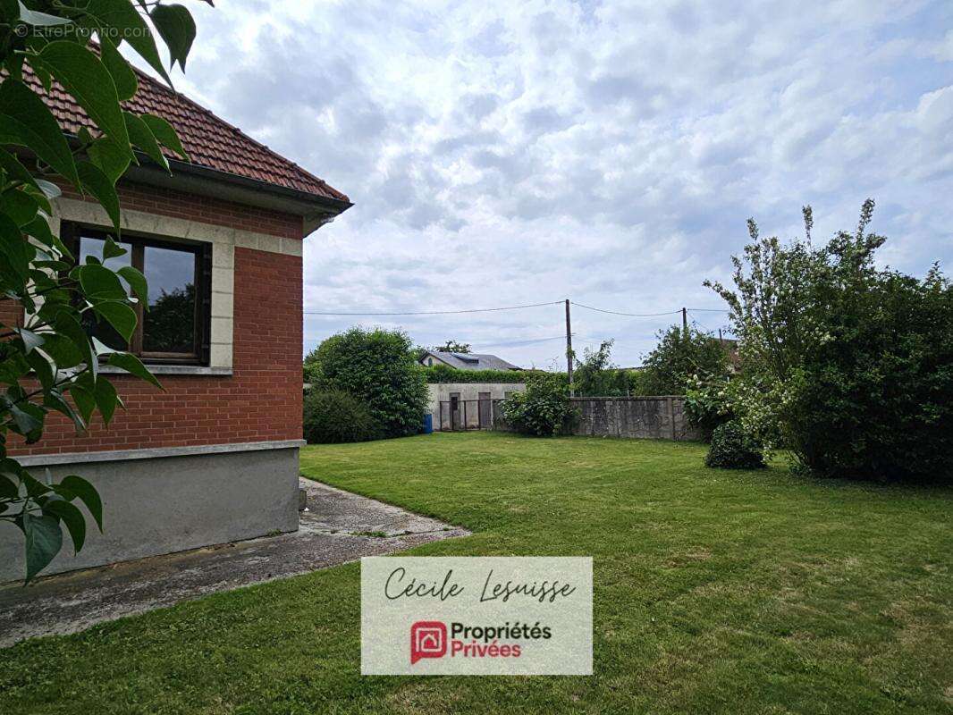 Pavillon sur sous-sol complet avec dépendances et garages - photo 3