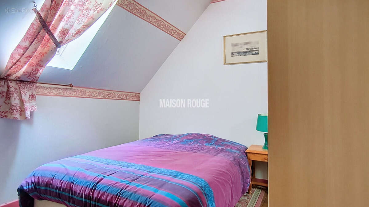 Maison à LA ROCHE-DERRIEN