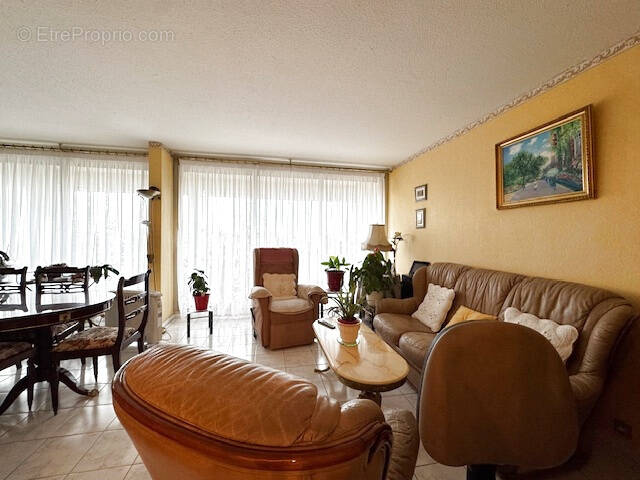 Appartement à SAINT-MAUR-DES-FOSSES