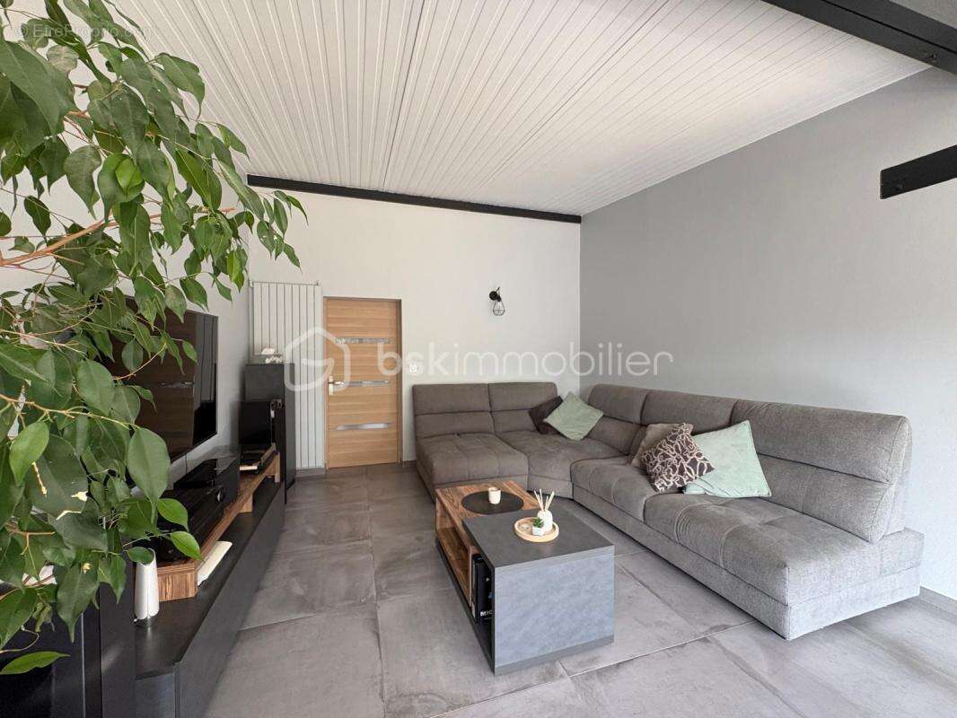 Villa individuelle de 180 m² au coeur de Sainghin-en-Mélantois - 5 chambres - caves- jardin - double garage - photo 3