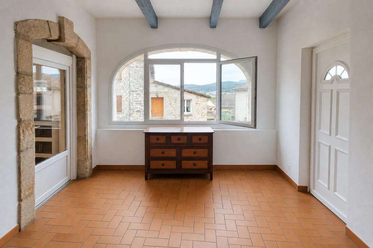Maison à SAINT-PAUL-LE-JEUNE