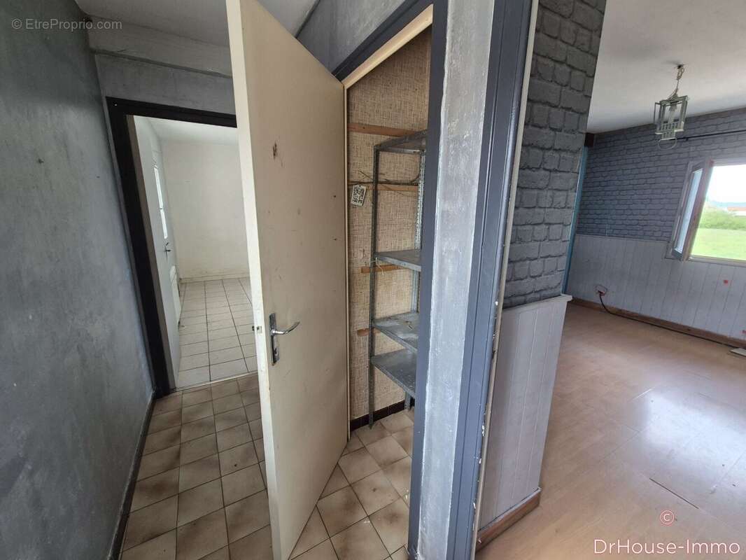Appartement à VEAUCHE