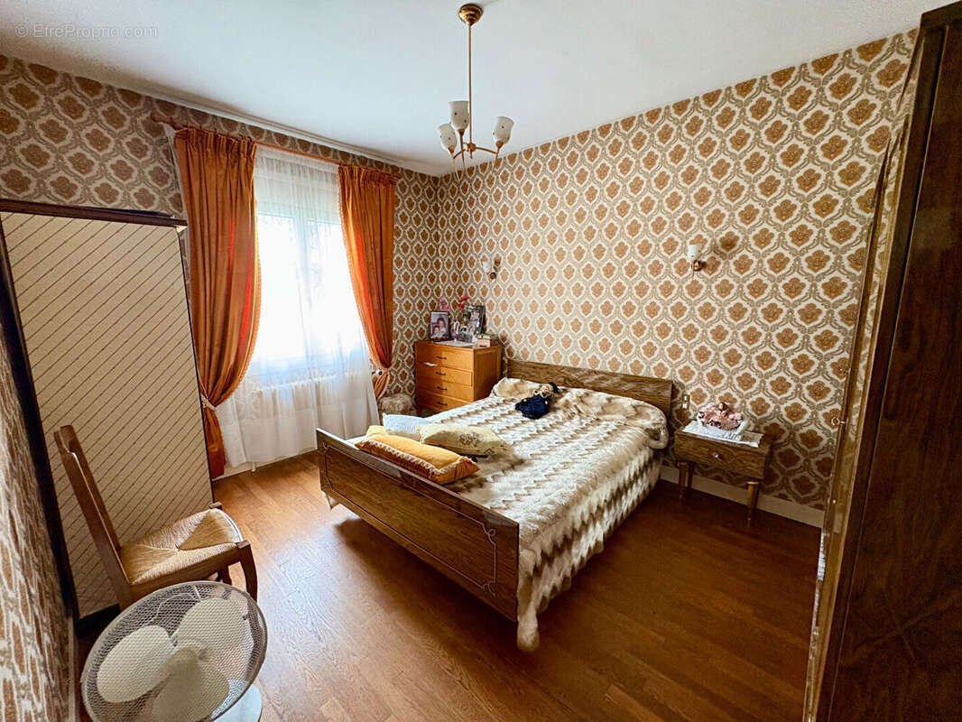 Maison à LA CHAUSSEE-SAINT-VICTOR