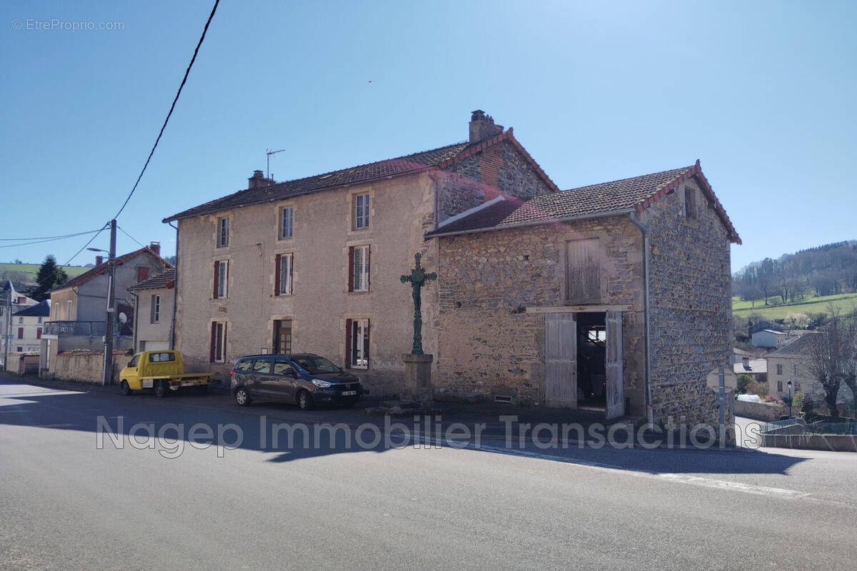 Maison à FERRIERES-SUR-SICHON