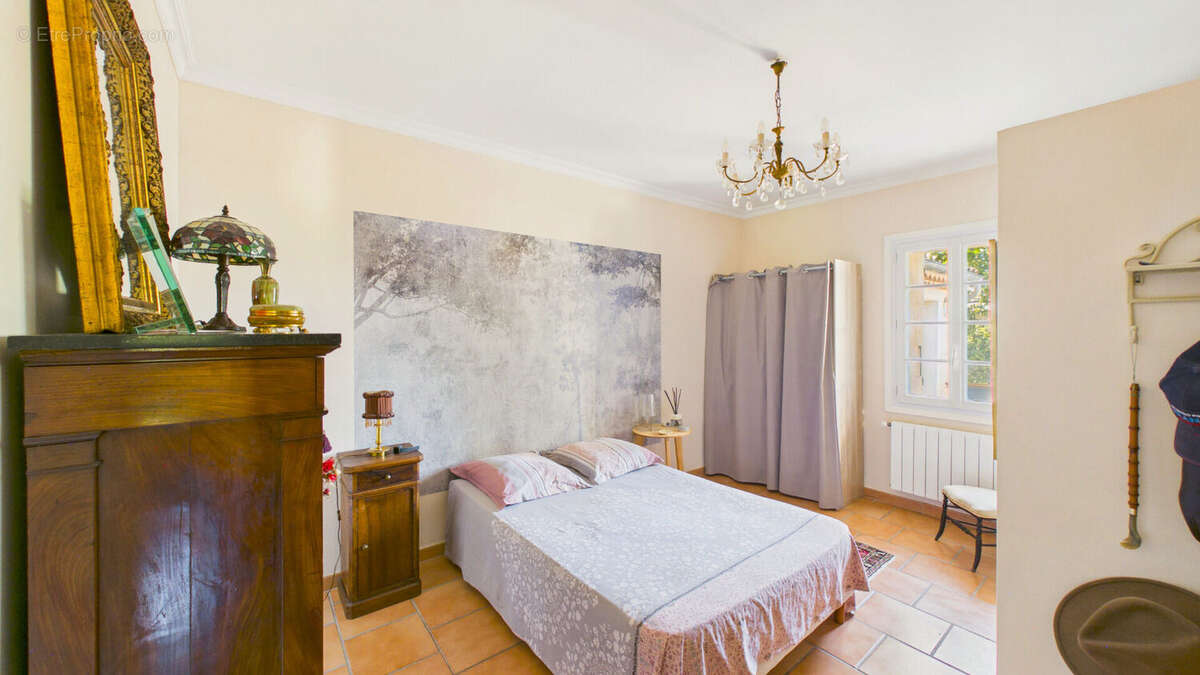 Maison 8 pièces de 214 m² sur 1556 m² de terrain avec studio, piscine et garage - photo 9