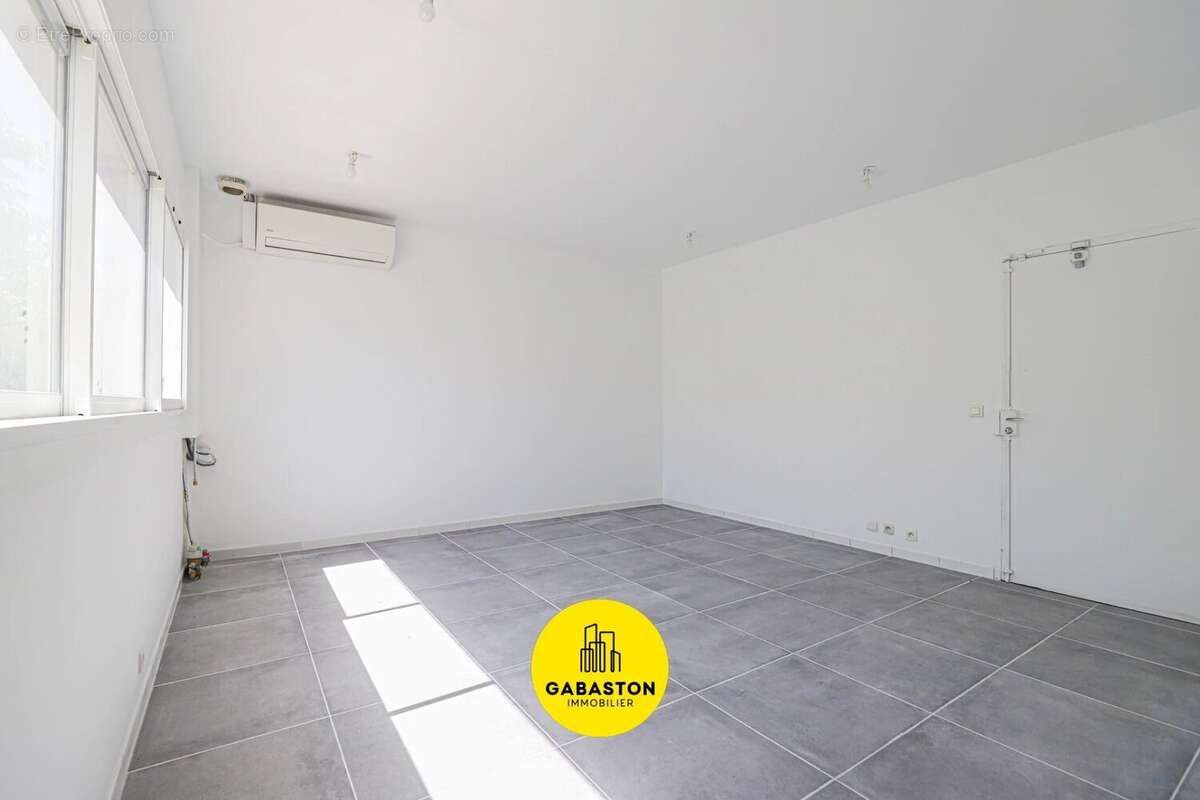 Commerce 63 m² à Marseille-7e  - photo 6