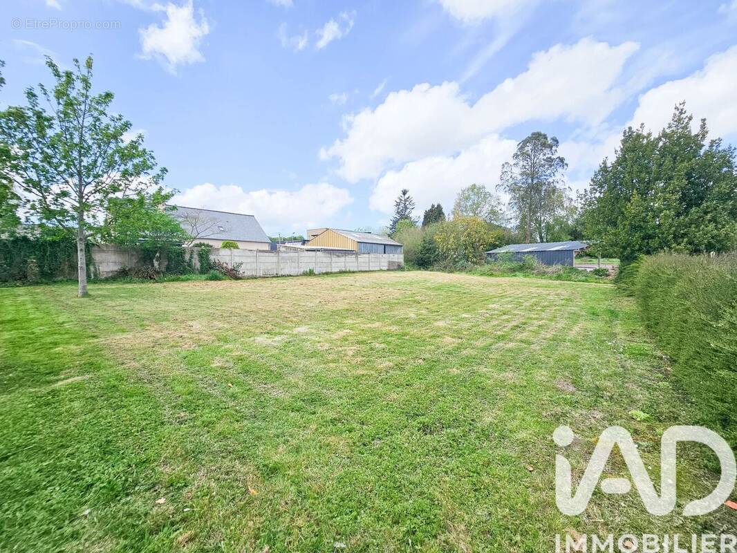 Photo 1 - Terrain à SAINT-MEEN-LE-GRAND