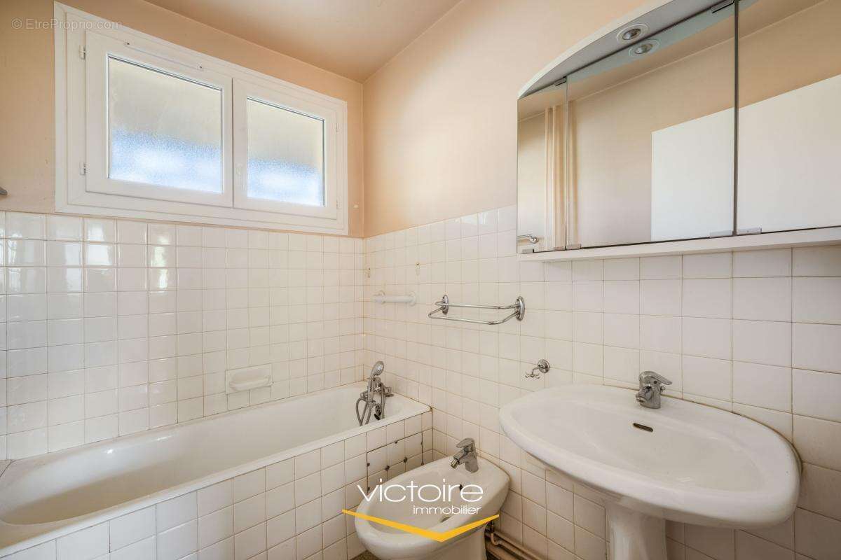 Appartement à RILLIEUX-LA-PAPE
