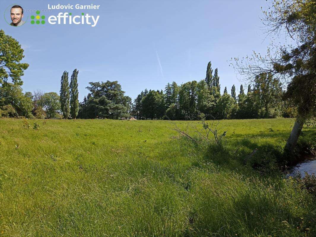 Terrain à SAINT-HILAIRE-DU-HARCOUET