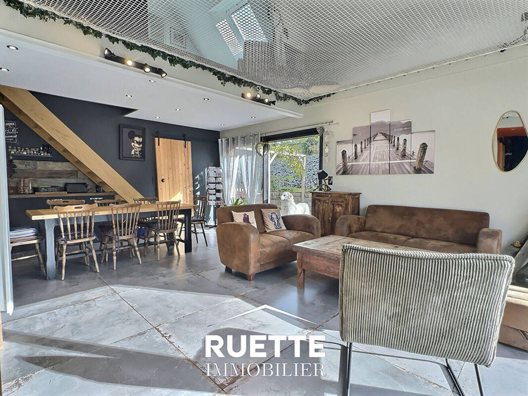 Maison à EQUEMAUVILLE