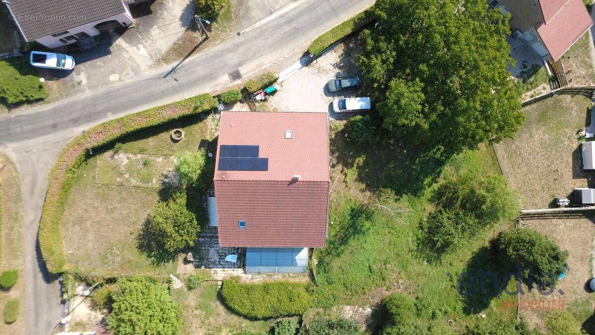 Spacieuse maison familiale de 226 m² avec sept chambres et piscine - photo 3