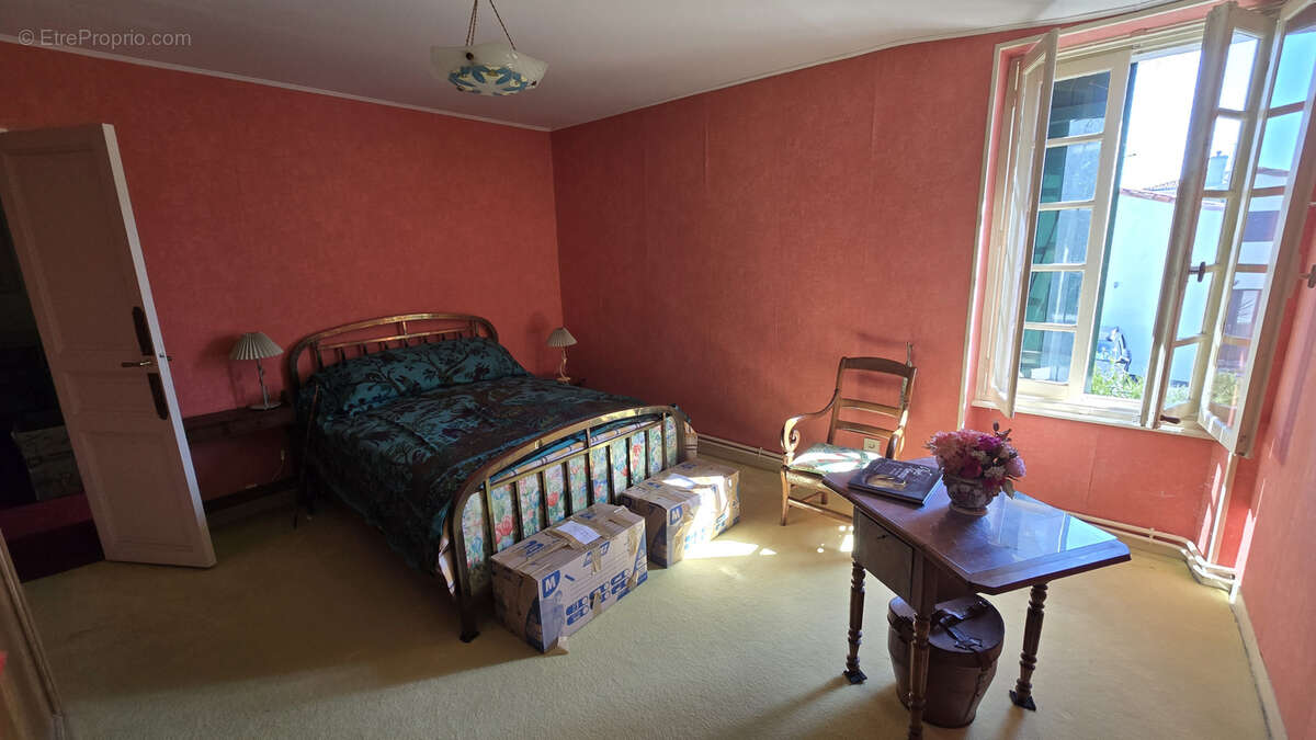 Maison à CROIX-CHAPEAU