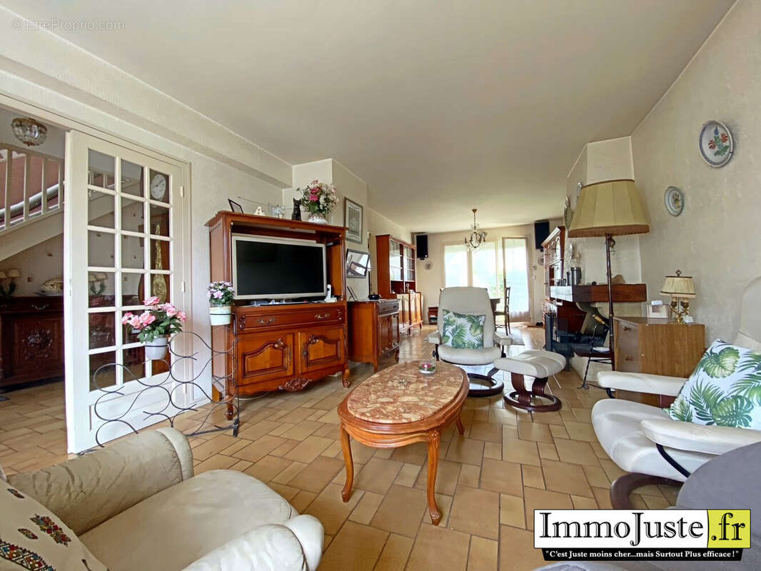 Maison 140 m² à Les Essarts-Le-Roi  - photo 6
